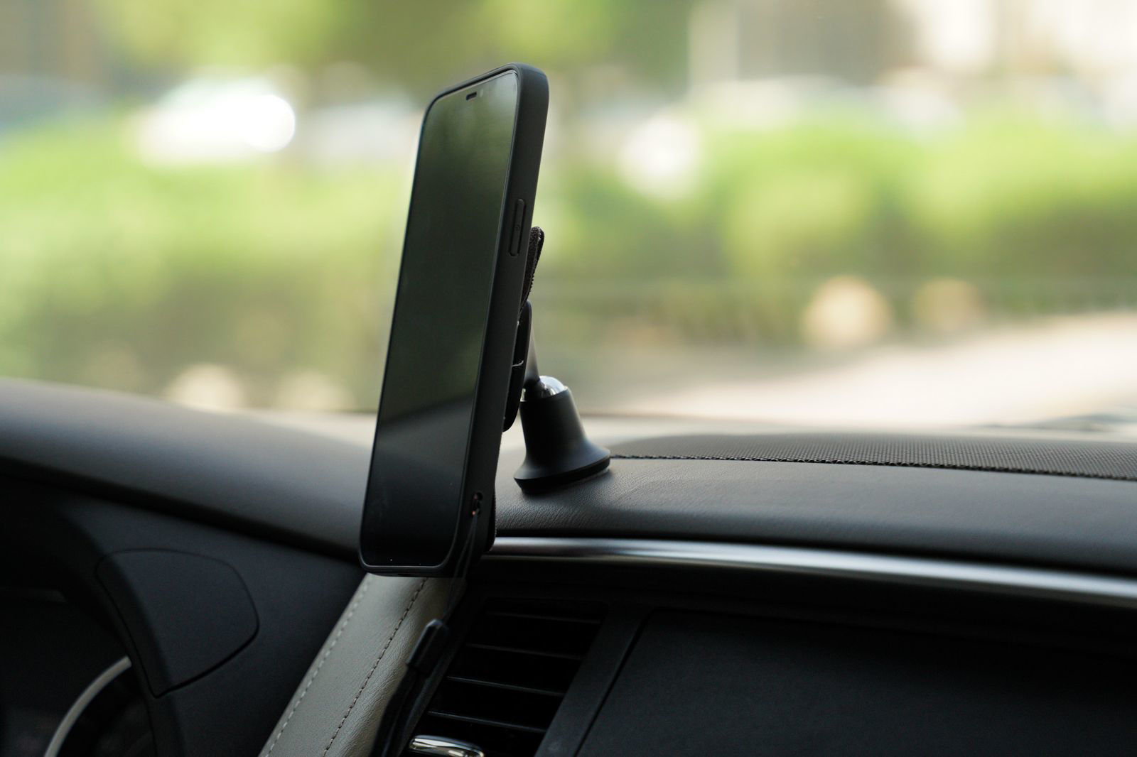 Eltoro Magnetic Metal Car Mount - Black