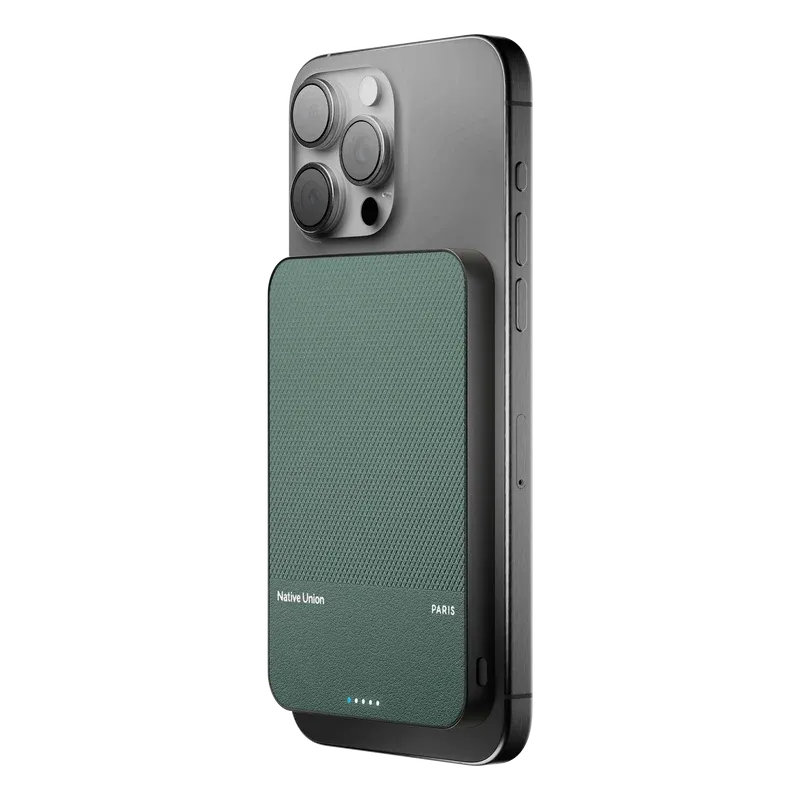 powerbank_green_01_c214b960-a61f-43cf-a373-f7f5ed5aa1f0.webp