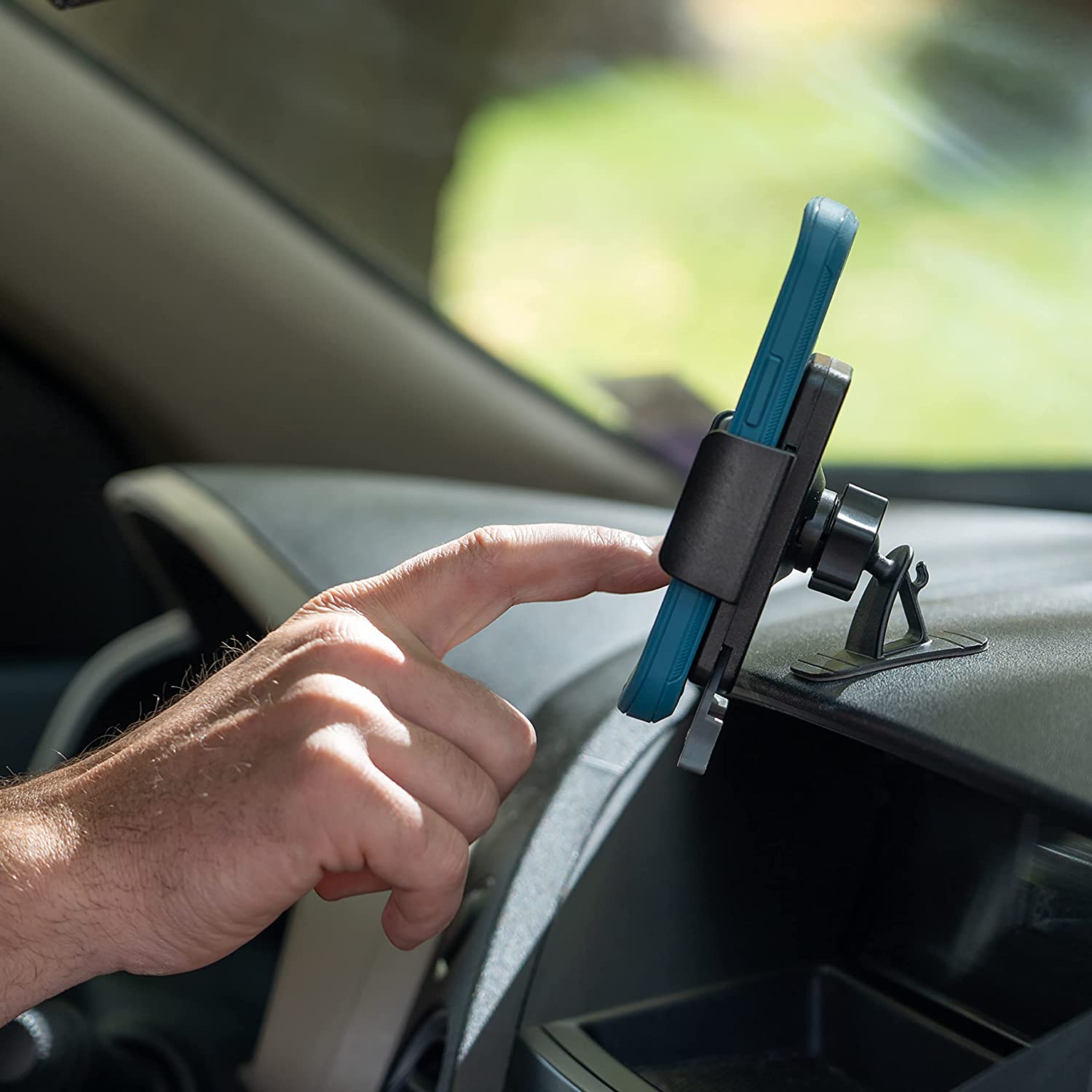 NiteIze Squeeze™ Universal Dash Mount