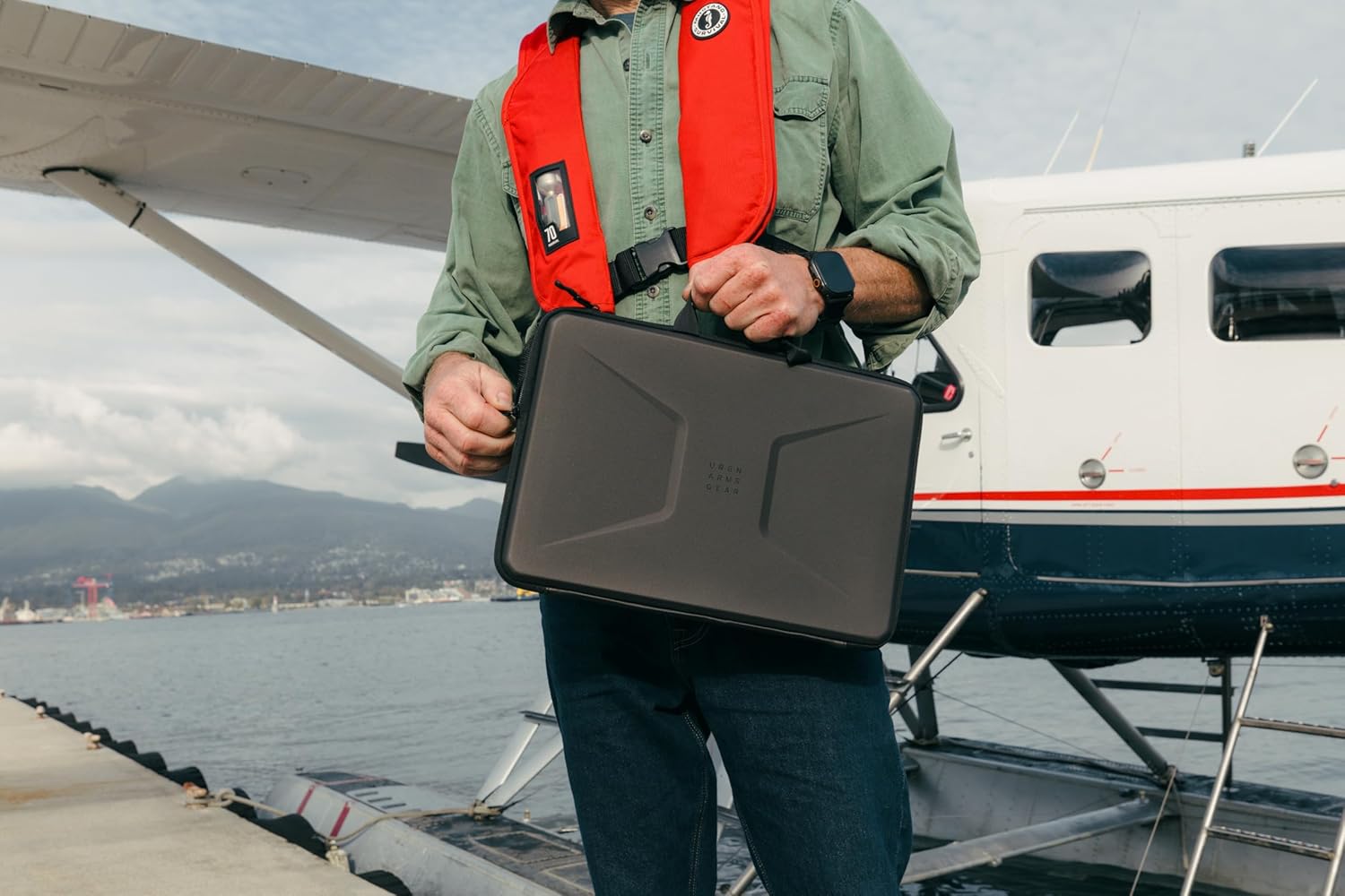 UAG Medium Shock Sleeve w/Handle Civilian 